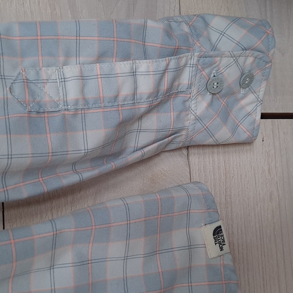 The North Face Women's Plaid Button-Up Camp Shirt | Size Small | Gray/Coral - Picture 4 of 9